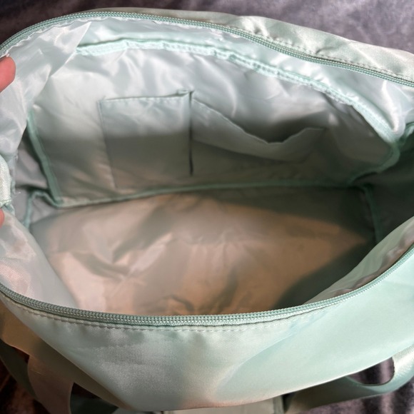 Young Living Essential Oils Green‎ Duffle Bag Travel Gym USB Port - Picture 13 of 15